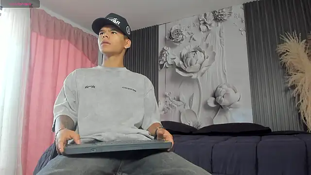 Snapshot of DylanRoyce_ chatting on March 23, 2026, 12:20 pm DylanRoyce online show from March 23, 2026, 12:20 pm