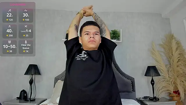 DylanRoyce  online show from May 31, 2026, 12:34 pm