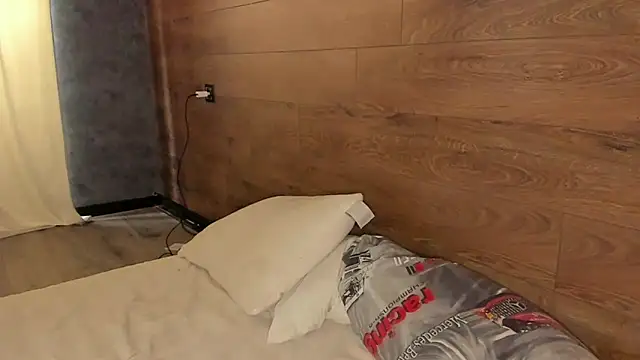 AmmyLuu online show from April 25, 2026, 3:09 pm