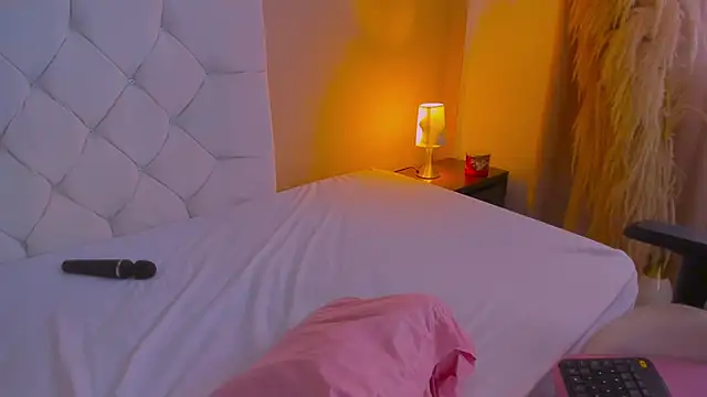 Dollhell online show from April 23, 2026, 12:29 pm