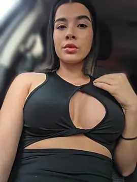 Snapshot of Sweetnahoxxx chatting on March 17, 2026, 10:35 pm Sweetnahoxxx online show from March 17, 2026, 10:35 pm