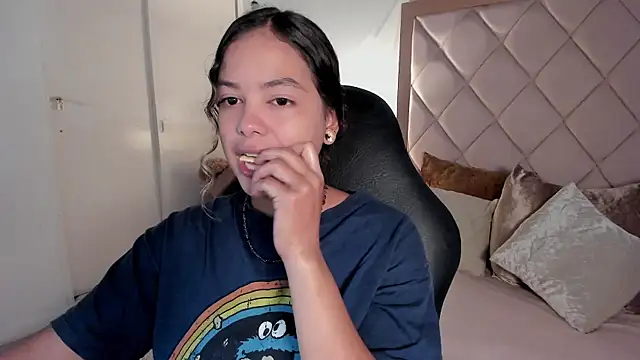 Snapshot of dulce_lyraa1 chatting on April 15, 2026, 3:57 am dulce lyraa1 online show from April 15, 2026, 3:57 am