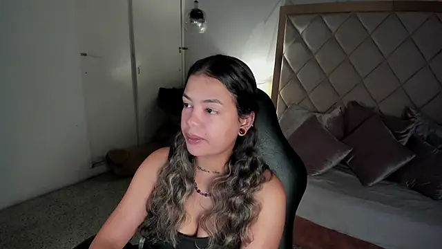 dulce lyraa1 online show from June 17, 2026, 4:04 am
