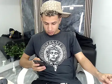 Snapshot of Hollmanhot chatting on April 8, 2026, 2:11 am Hollmanhot online show from April 8, 2026, 2:11 am