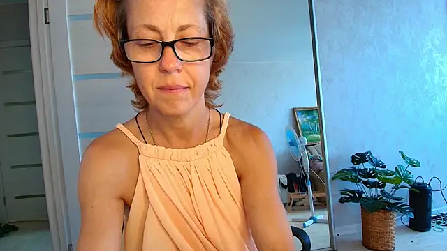 Snapshot of LioraWeiss chatting on July 11, 2026, 9:01 am LioraWeiss online show from July 11, 2026, 9:01 am