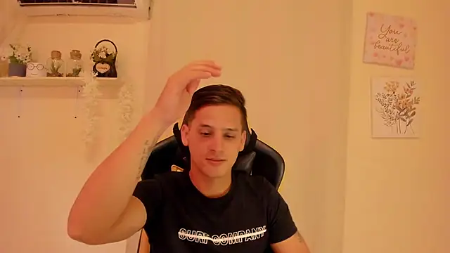 sexy andres01 online show from May 5, 2026, 10:07 pm