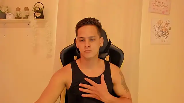sexy andres01 online show from May 8, 2026, 4:34 pm
