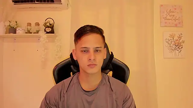 sexy andres01 online show from May 10, 2026, 1:38 pm
