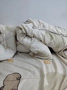 Qianluo003 online show from April 8, 2026, 10:54 pm