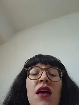 Mommynatrix online show from May 29, 2026, 5:11 pm