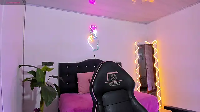 Snapshot of LINDSAY_TAY chatting on April 11, 2026, 3:33 am LINDSAY TAY online show from April 11, 2026, 3:33 am