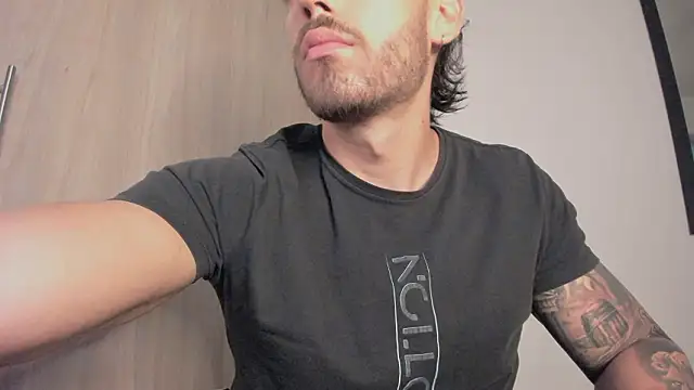 Snapshot of Axel__Blaze chatting on March 4, 2026, 1:39 pm Axel Blaze online show from March 4, 2026, 1:39 pm