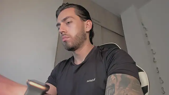 Axel  Blaze online show from April 13, 2026, 12:54 pm