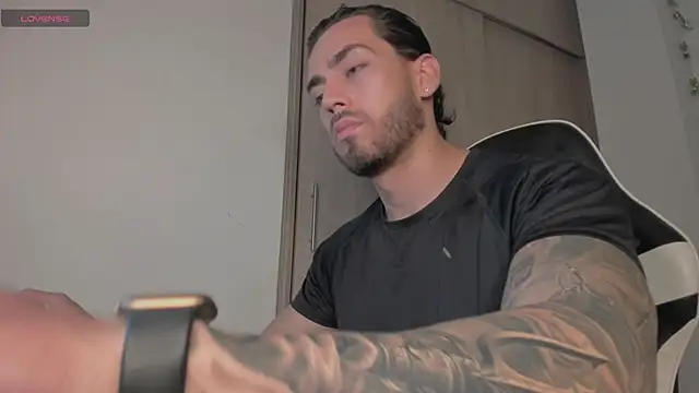 Axel  Blaze online show from April 16, 2026, 12:39 pm