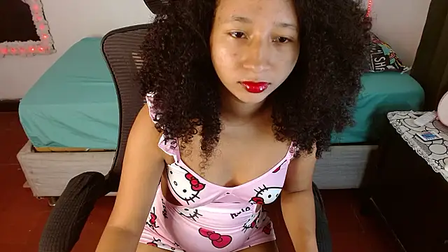 Snapshot of Skinny__hott chatting on March 4, 2026, 1:39 pm Skinny hott online show from March 4, 2026, 1:39 pm