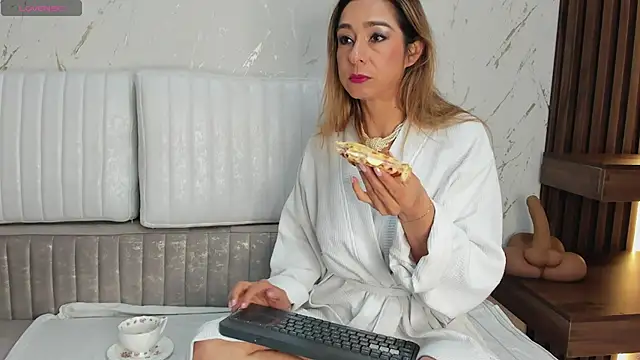 Snapshot of Madam_Dalila chatting on July 29, 2026, 1:42 pm Madam Dalila online show from July 29, 2026, 1:42 pm