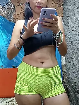 Snapshot of yuliitza4 chatting on June 5, 2026, 2:12 pm yuliitza4 online show from June 5, 2026, 2:12 pm