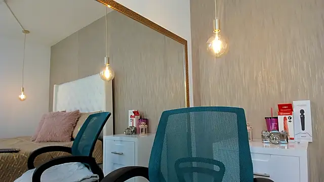 Snapshot of Scarlet_22_ chatting on March 8, 2026, 8:23 pm Scarlet 22 online show from March 8, 2026, 8:23 pm