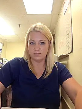 Snapshot of LadyB07 chatting on April 30, 2026, 4:24 pm LadyB07 online show from April 30, 2026, 4:24 pm