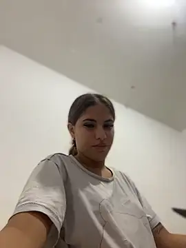 Snapshot of MiluRossee chatting on March 5, 2026, 4:30 am MiluRossee online show from March 5, 2026, 4:30 am