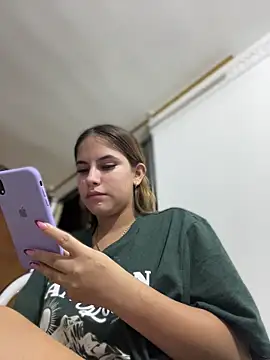 Snapshot of MiluRossee chatting on March 22, 2026, 5:22 am MiluRossee online show from March 22, 2026, 5:22 am