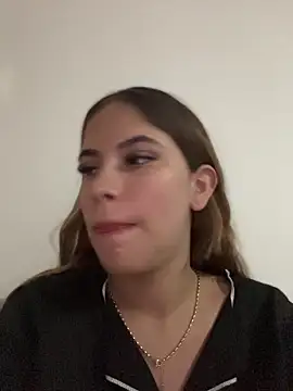 Snapshot of MiluRossee chatting on April 3, 2026, 6:22 am MiluRossee online show from April 3, 2026, 6:22 am