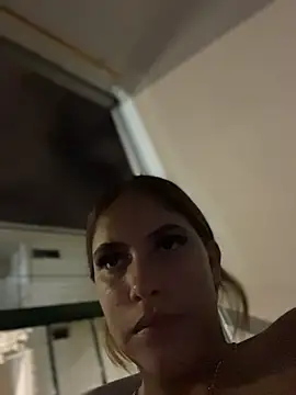 Snapshot of MiluRossee chatting on April 5, 2026, 6:54 am MiluRossee online show from April 5, 2026, 6:54 am