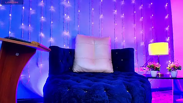 LOGAN ADAMS27 online show from April 15, 2026, 12:23 pm