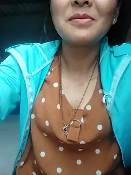 Snapshot of rinrin7700 chatting on April 9, 2026, 2:44 am rinrin7700 online show from April 9, 2026, 2:44 am