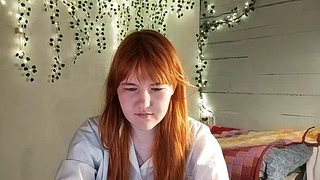 Snapshot of DinaFirebird chatting on April 7, 2026, 4:13 am DinaFirebird online show from April 7, 2026, 4:13 am