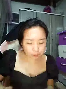 Ivy Trix2 online show from April 4, 2026, 2:58 pm