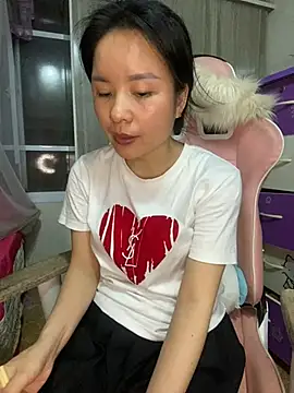 Ivy Trix2 online show from April 10, 2026, 2:11 pm