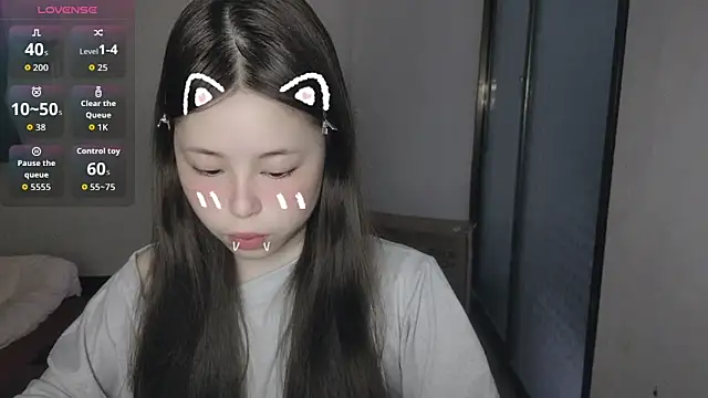 Snapshot of F-Yihao chatting on April 3, 2026, 10:13 am F-Yihao online show from April 3, 2026, 10:13 am