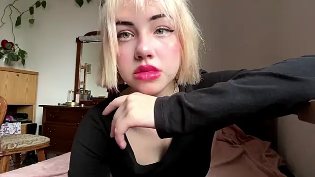 AmyTorry online show from March 16, 2026, 7:12 am