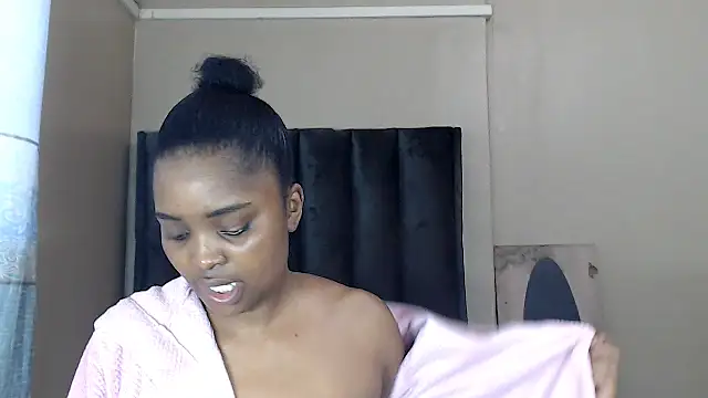 LexyDiana online show from May 28, 2026, 6:10 am