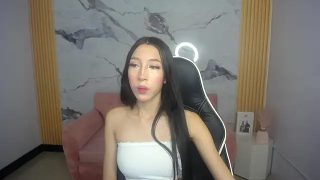 Snapshot of Roma_ch1 chatting on April 10, 2026, 12:43 pm Roma ch1 online show from April 10, 2026, 12:43 pm