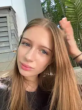 ViviennMur online show from March 3, 2026, 6:41 am