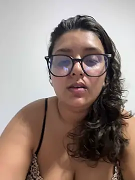 Snapshot of midsize_94 chatting on April 3, 2026, 11:58 pm midsize 94 online show from April 3, 2026, 11:58 pm