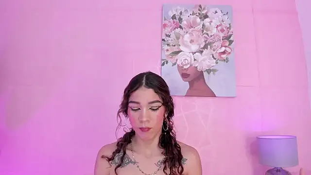 Snapshot of evelyn__rose1 chatting on March 18, 2026, 6:00 pm evelyn rose1 online show from March 18, 2026, 6:00 pm