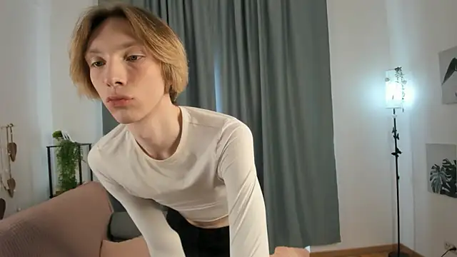 Snapshot of SilverFeral chatting on March 13, 2026, 5:47 am SilverFeral online show from March 13, 2026, 5:47 am