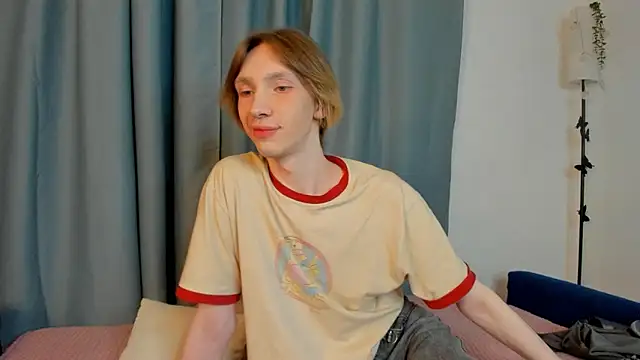 Snapshot of SilverFeral chatting on March 22, 2026, 12:58 am SilverFeral online show from March 22, 2026, 12:58 am