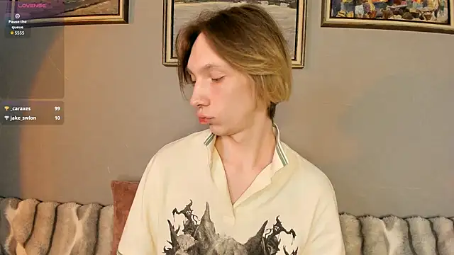 Snapshot of SilverFeral chatting on April 2, 2026, 7:39 am SilverFeral online show from April 2, 2026, 7:39 am