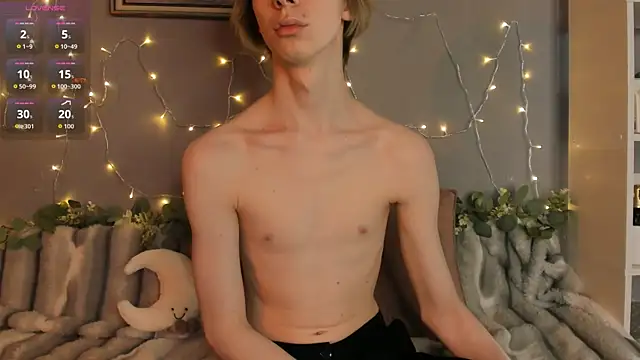 Snapshot of SilverFeral chatting on April 5, 2026, 6:21 am SilverFeral online show from April 5, 2026, 6:21 am