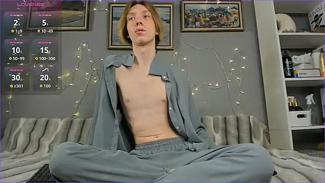 Snapshot of SilverFeral chatting on April 7, 2026, 5:52 am SilverFeral online show from April 7, 2026, 5:52 am