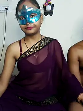 Snapshot of Sweet_Cpl_ chatting on April 17, 2026, 11:52 pm Sweet Cpl online show from April 17, 2026, 11:52 pm