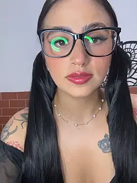 Snapshot of Emily_cute777 chatting on March 1, 2026, 6:37 am Emily cute777 online show from March 1, 2026, 6:37 am