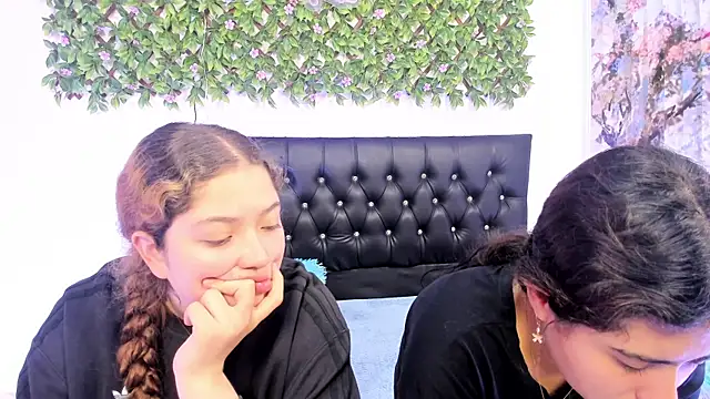 valeria and zoe online show from May 26, 2026, 2:24 pm