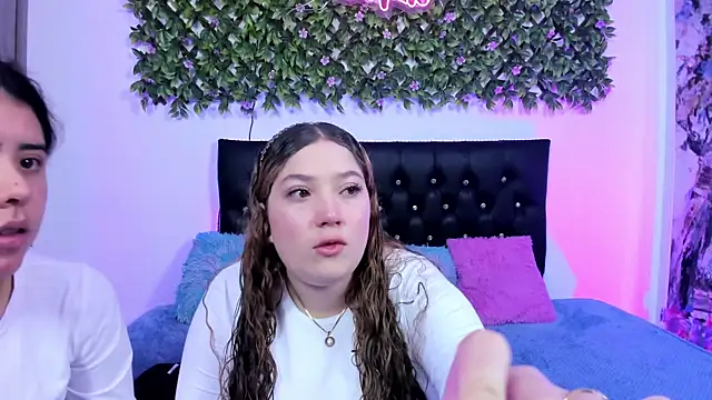valeria and zoe online show from May 29, 2026, 2:04 pm