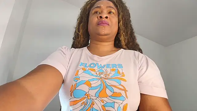 Snapshot of luxy_benet chatting on March 20, 2026, 8:08 am luxy benet online show from March 20, 2026, 8:08 am