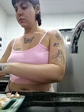 Snapshot of quemerayssa chatting on March 4, 2026, 12:27 am quemerayssa online show from March 4, 2026, 12:27 am